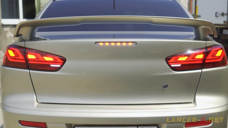 светодиодные задние фонари на Лансер 10